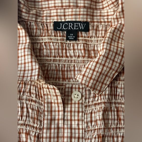 J. Crew Woman’s Tan Textured Button Down Shirt 🍂 - Picture 2 of 9